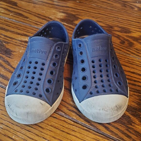 Native Jefferson navy blue shoes sz 6 - Picture 1 of 3